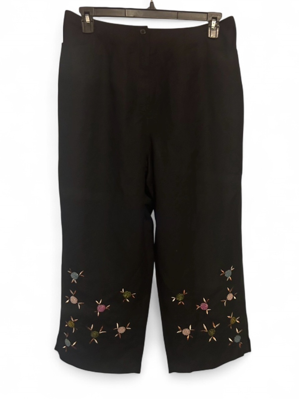 Larry Levine Black Capri Pants with Floral Embroidery
